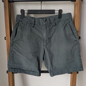 Old Navy Men's Dark Green Flat Front Shorts - Size 30